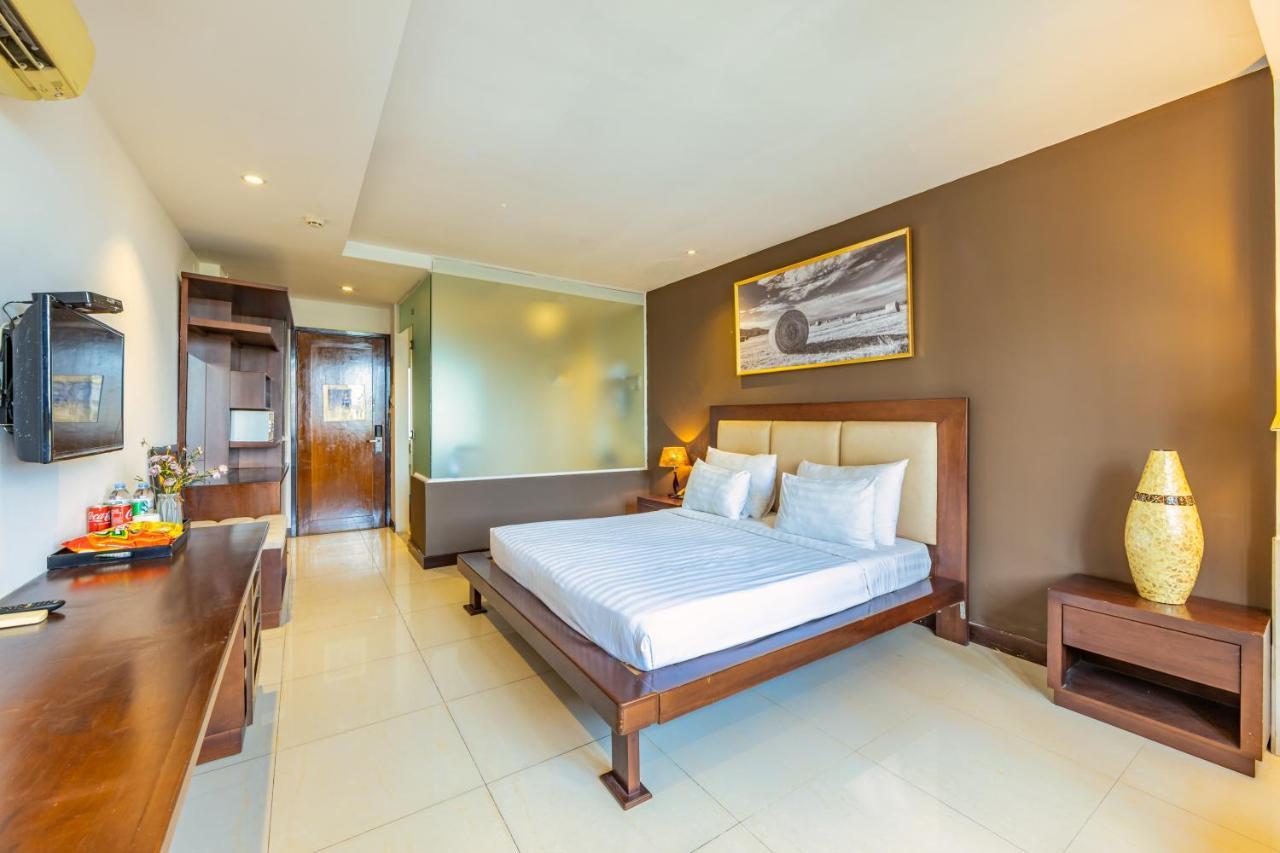 đông Du Khách sạn
